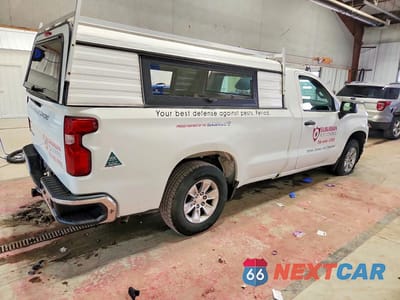 Trzecie zdjęcie samochodu z tyłu: 2019 CHEVROLET SILVERADO C1500 VIN:3GCNWAEF1KG281974 - miniatura