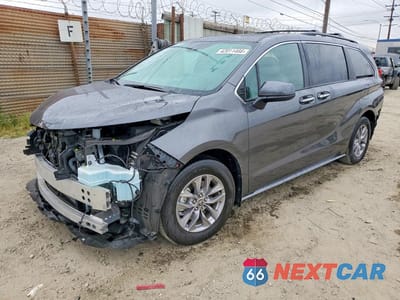 2025 TOYOTA SIENNA XLE 8-PASSENGER 5TDJRKECXSS283922 - główne zdjęcie licytacji z USA - miniatura
