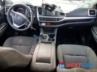 Zdjęcie 8 z 13 samochodu: 2019 TOYOTA HIGHLANDER LE VIN:5TDZARFH1KS050072 - miniatura
