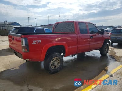 Trzecie zdjęcie samochodu z tyłu: 2005 CHEVROLET SILVERADO K2500 HEAVY DUTY VIN:1GCHK29205E291056 - miniatura