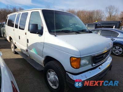 Czwarte zdjęcie samochodu z boku: 2004 FORD ECONOLINE E350 SUPER DUTY WAGON VIN:1FBSS31L34HB02174 - miniatura