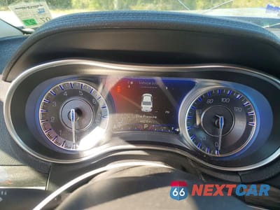 Zdjęcie 9 z 12 samochodu: 2018 CHRYSLER 300 TOURING VIN:2C3CCAAG9JH320845 - miniatura