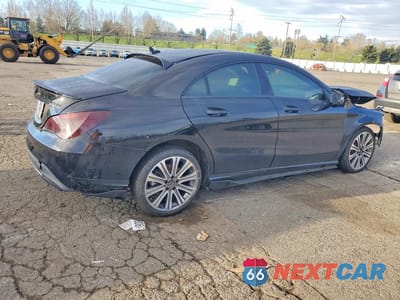 Trzecie zdjęcie samochodu z tyłu: 2019 MERCEDES-BENZ CLA 250 VIN:WDDSJ4EB9KN727026 - miniatura