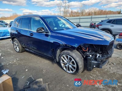 Czwarte zdjęcie samochodu z boku: 2025 BMW X5 XDRIVE50E VIN:5UX43EU06S9Z02293 - miniatura