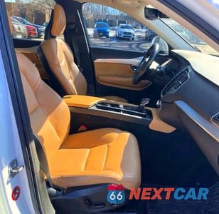 Piąte zdjęcie samochodu w środku: 2016 VOLVO XC90 T5 VIN:YV4102XK2G1072214 - miniatura