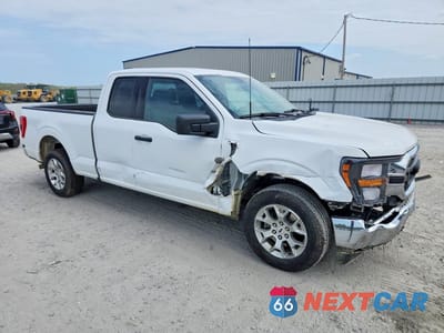 Czwarte zdjęcie samochodu z boku: 2023 FORD F150 SUPER CAB VIN:1FTEX1C50PKF31602 - miniatura