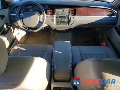 Zdjęcie 8 z 12 samochodu: 2007 LINCOLN TOWN CAR SIGNATURE VIN:1LNHM81W87Y627240 - miniatura