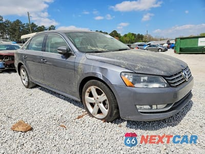 Czwarte zdjęcie samochodu z boku: 2015 VOLKSWAGEN PASSAT S VIN:1VWAT7A34FC083658 - miniatura
