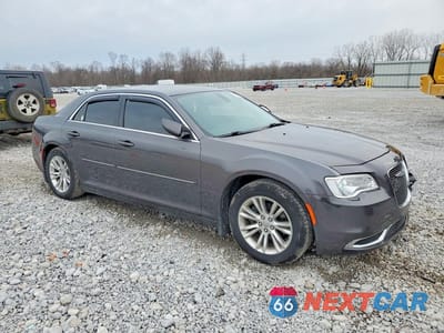 Czwarte zdjęcie samochodu z boku: 2018 CHRYSLER 300 TOURING VIN:2C3CCAAG6JH146121 - miniatura