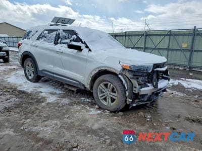 Czwarte zdjęcie samochodu z boku: 2021 FORD EXPLORER XLT VIN:1FMSK8DH0MGB86083 - miniatura