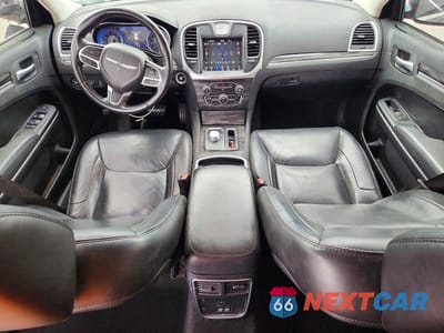 Zdjęcie 8 z 11 samochodu: 2019 CHRYSLER 300 TOURING VIN:2C3CCAAG2KH548932 - miniatura