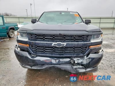 Piąte zdjęcie samochodu w środku: 2018 CHEVROLET SILVERADO K1500 VIN:1GCVKNEC2JZ295082 - miniatura