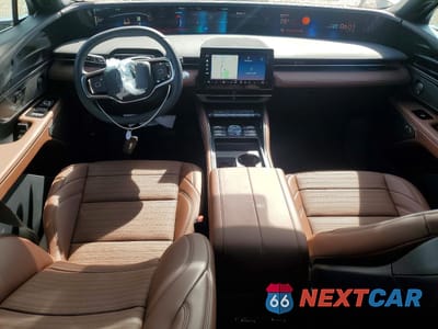 Zdjęcie 8 z 14 samochodu: 2026 LINCOLN NAUTILUS RESERVE VIN:5LMPJ8KA5TJ993518 - miniatura