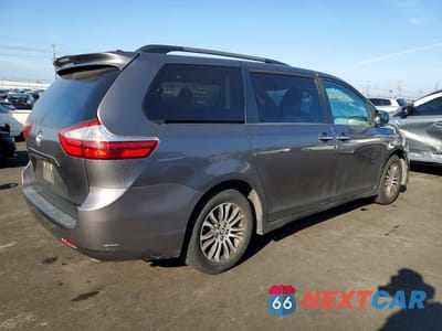 Trzecie zdjęcie samochodu z tyłu: 2019 TOYOTA SIENNA XLE 8-PASSENGER VIN:5TDYZ3DC2KS985612 - miniatura