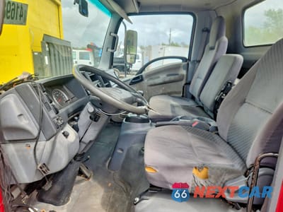 Piąte zdjęcie samochodu w środku: 2011 ISUZU NPR HD FLATBED TRUCK VIN:JALB4W171B7402257 - miniatura