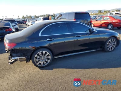 Trzecie zdjęcie samochodu z tyłu: 2022 MERCEDES-BENZ E 350 VIN:W1KZF8DB6NB098498 - miniatura