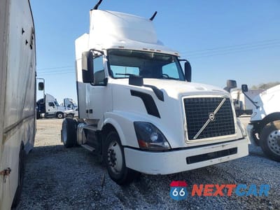 2015 VOLVO VNL SEMI TRUCK 4V4N19TG7FN922782 - główne zdjęcie licytacji z USA - miniatura