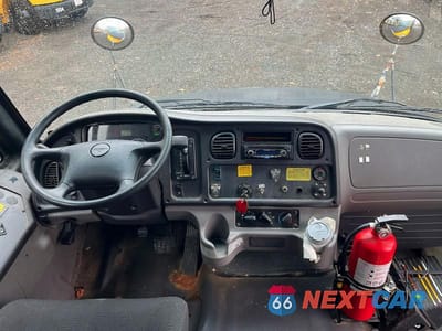 Zdjęcie 9 z 10 samochodu: 2015 FREIGHTLINER CHASSIS B2B VIN:4UZABRDU1FCGJ8501 - miniatura