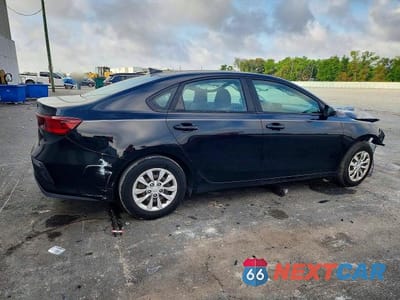 Trzecie zdjęcie samochodu z tyłu: 2021 KIA FORTE FE VIN:3KPF24AD7ME274595 - miniatura