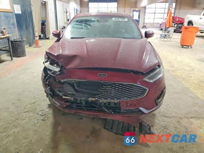 Piąte zdjęcie samochodu w środku: 2019 FORD FUSION TITANIUM VIN:3FA6P0RU5KR123829 - miniatura