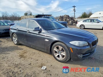 Czwarte zdjęcie samochodu z boku: 2013 BMW 528 XI VIN:WBAXH5C56DDW12467 - miniatura