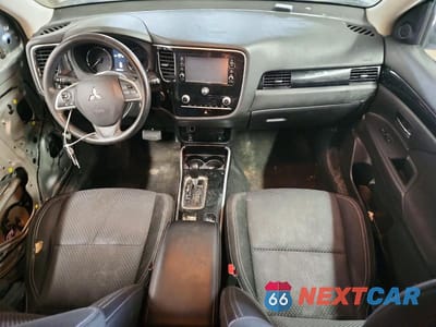Zdjęcie 8 z 14 samochodu: 2020 MITSUBISHI OUTLANDER ES VIN:JA4AD2A32LZ048896 - miniatura