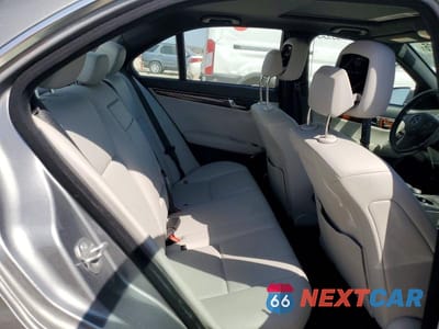 Zdjęcie 10 z 12 samochodu: 2011 MERCEDES-BENZ C 300 VIN:WDDGF5EB5BR136651 - miniatura