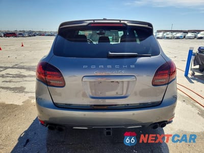 Zdjęcie 6 z 13 samochodu: 2013 PORSCHE CAYENNE GTS VIN:WP1AD2A2XDLA75568 - miniatura