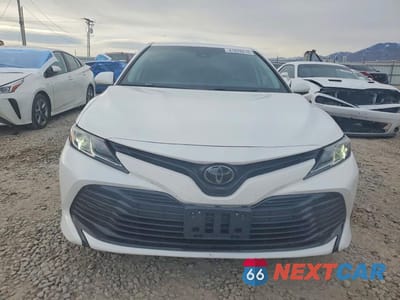 Piąte zdjęcie samochodu w środku: 2019 TOYOTA CAMRY LE VIN:4T1B11HK8KU241300 - miniatura