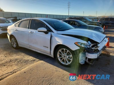 Czwarte zdjęcie samochodu z boku: 2019 FORD FUSION SE VIN:3FA6P0LU0KR220526 - miniatura