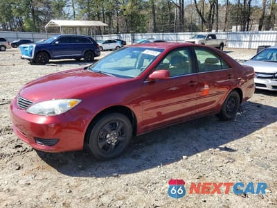 2005 TOYOTA CAMRY LE 4T1BE30K95U049447 - główne zdjęcie licytacji z USA - miniatura
