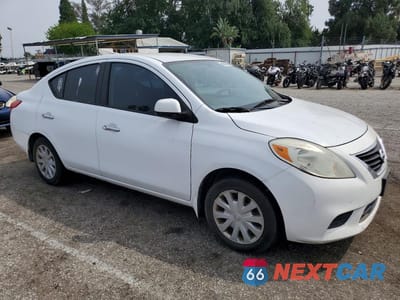 Czwarte zdjęcie samochodu z boku: 2012 NISSAN VERSA 1.6 S VIN:3N1CN7AP9CL890401 - miniatura