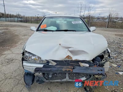 Piąte zdjęcie samochodu w środku: 2000 TOYOTA CAMRY LE VIN:JT2BG22K8Y0458338 - miniatura