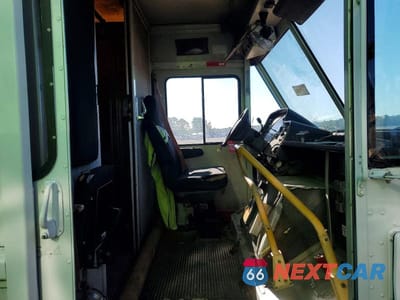 Zdjęcie 11 z 13 samochodu: 2004 FORD E450 DELIVERY TRUCK VIN:1FCLE49L74HB30030 - miniatura