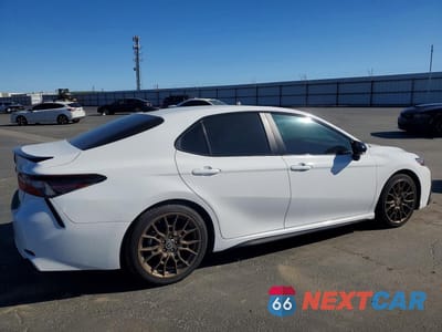 Trzecie zdjęcie samochodu z tyłu: 2023 TOYOTA CAMRY HYBRID SE NIGHTSHADE VIN:4T1G31AK0PU045935 - miniatura