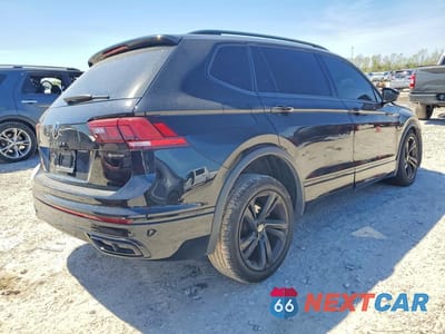 Trzecie zdjęcie samochodu z tyłu: 2024 VOLKSWAGEN TIGUAN SE R-LINE BLACK VIN:3VV8B7AX6RM011498 - miniatura
