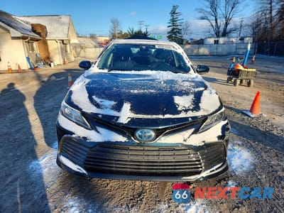 Piąte zdjęcie samochodu w środku: 2021 TOYOTA CAMRY HYBRID LE VIN:4T1H31AK9MU027014 - miniatura