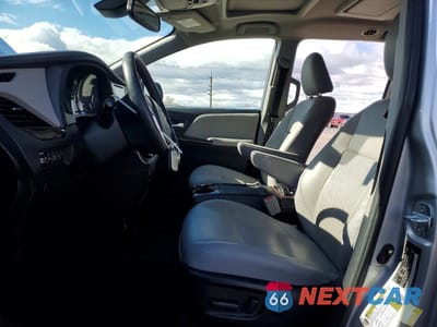 Zdjęcie 7 z 14 samochodu: 2019 TOYOTA SIENNA VIN:5TDYZ3DC6KS988173 - miniatura