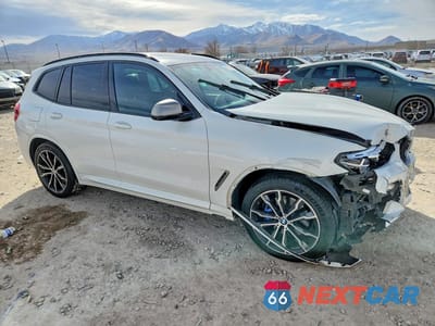 Czwarte zdjęcie samochodu z boku: 2018 BMW X3 XDRIVEM40I VIN:5UXTS3C51J0Z00079 - miniatura