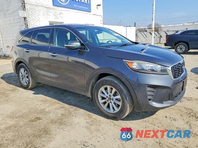 Czwarte zdjęcie samochodu z boku: 2019 KIA SORENTO LX VIN:5XYPG4A3XKG509455 - miniatura