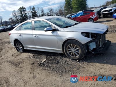 Czwarte zdjęcie samochodu z boku: 2018 HYUNDAI SONATA SE VIN:5NPE24AF3JH605175 - miniatura