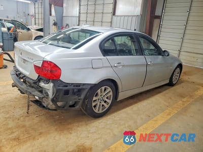 Trzecie zdjęcie samochodu z tyłu: 2006 BMW 325 I VIN:WBAVB135X6KX63408 - miniatura