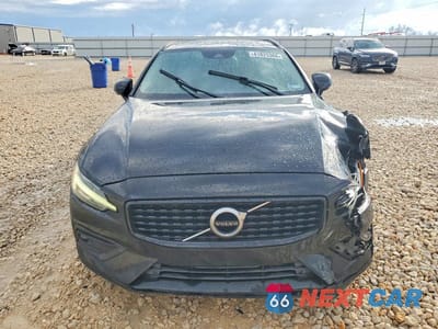 Piąte zdjęcie samochodu w środku: 2021 VOLVO V60 T5 MOMENTUM VIN:YV1102EK2M2430224 - miniatura