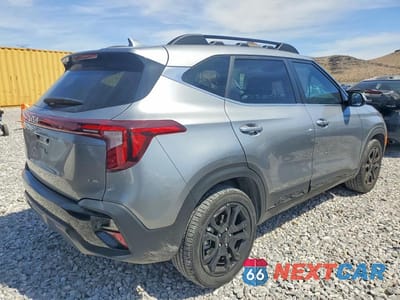 Trzecie zdjęcie samochodu z tyłu: 2024 KIA SELTOS X-LINE VIN:KNDEUCA75R7626767 - miniatura