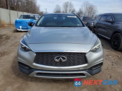 Piąte zdjęcie samochodu w środku: 2018 INFINITI QX30 PREMIUM VIN:SJKCH5CR0JA046384 - miniatura