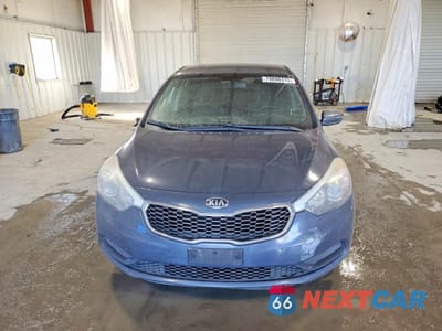 Piąte zdjęcie samochodu w środku: 2016 KIA FORTE LX VIN:KNAFX4A63G5497782 - miniatura