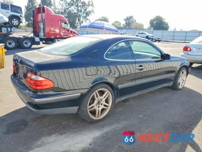 Trzecie zdjęcie samochodu z tyłu: 1999 MERCEDES-BENZ CLK 320 VIN:WDBLJ65G7XF086058 - miniatura