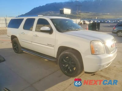 Czwarte zdjęcie samochodu z boku: 2008 GMC YUKON XL DENALI VIN:1GKFK66838J208095 - miniatura