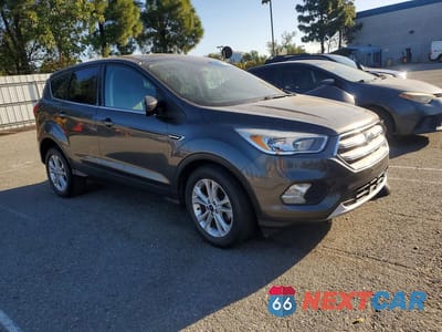 Czwarte zdjęcie samochodu z boku: 2019 FORD ESCAPE SE VIN:1FMCU0GD5KUB79329 - miniatura