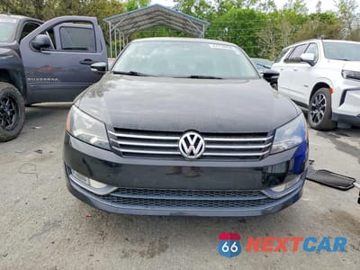 Piąte zdjęcie samochodu w środku: 2015 VOLKSWAGEN PASSAT S VIN:1VWAS7A31FC119647 - miniatura